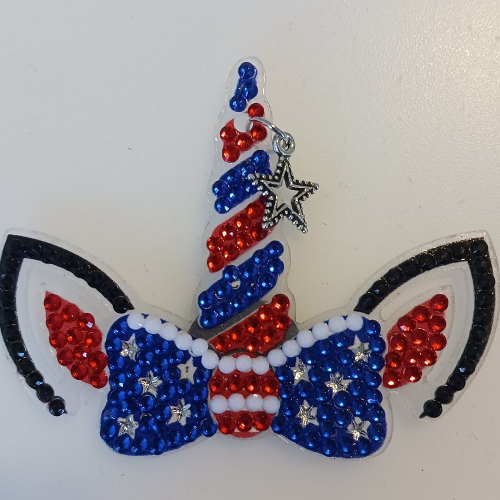 Unicorn magnet with metal star charm